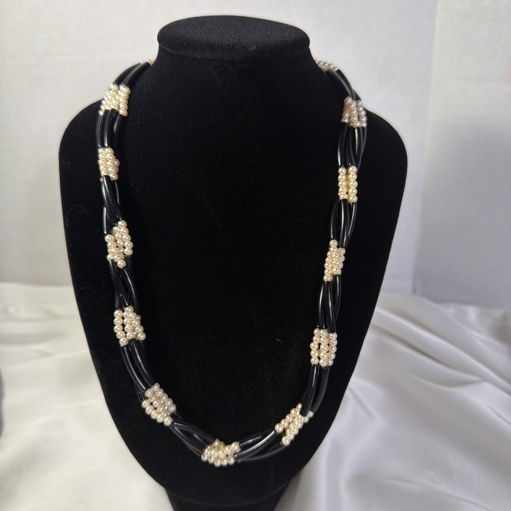 VTG Multibead & Faux Pearl Necklace Black &‎ White Chic Granny Core